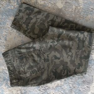 Leyla Camouflage Stretch Ankle Cropped Jeans 10 Camo Green